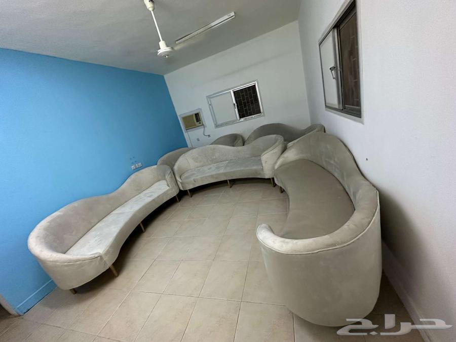 طقم كنب مجلس مكون من 4 قطع باللون البيج نظيف جدا64403425552003111