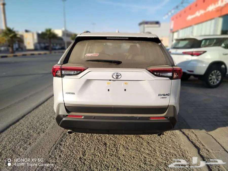 Toyota RAV4 XLE Half Full Gasoline 2WD 202563618251832834113