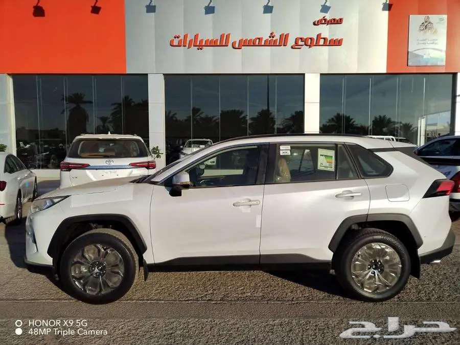 Toyota RAV4 XLE Half Full Gasoline 2WD 202563618251832834112