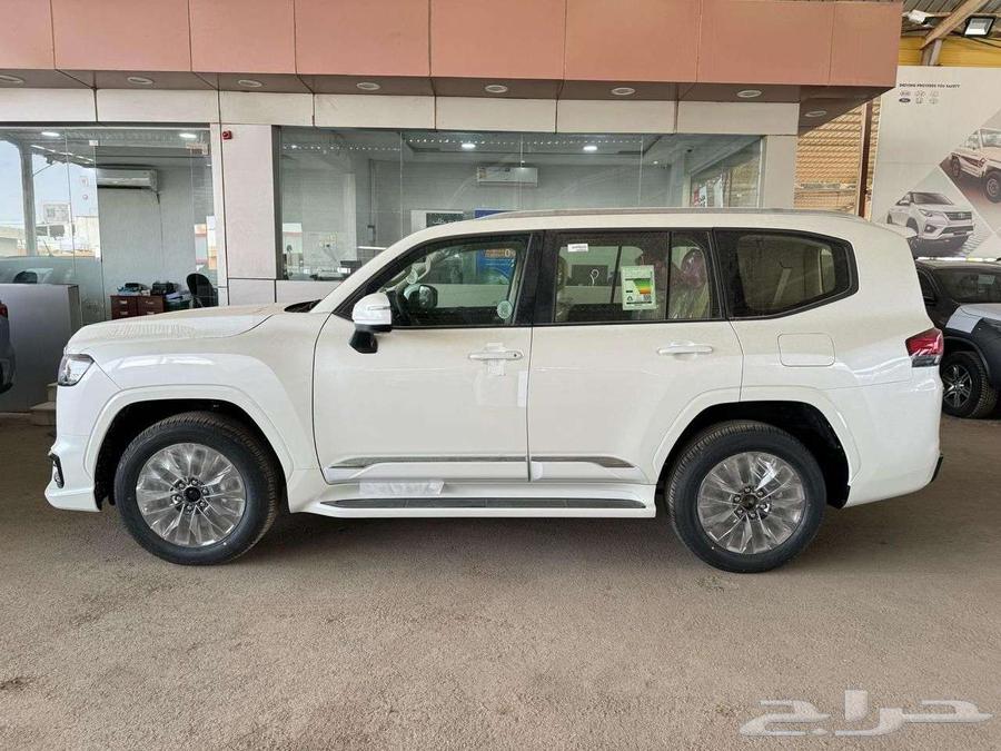 GXR (S) 2025 Saudi Pearl White, 330,000 including at Al-Freedi63618252492034111