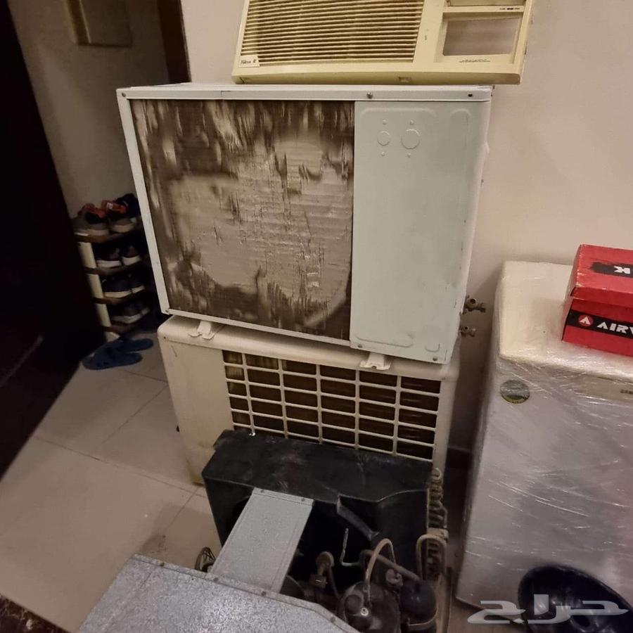 Air conditioners and gas cylinders64403839097089111