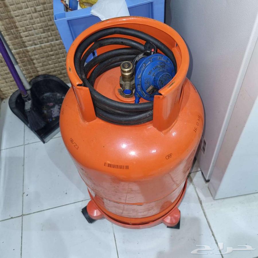 Air conditioners and gas cylinders64403839097089114