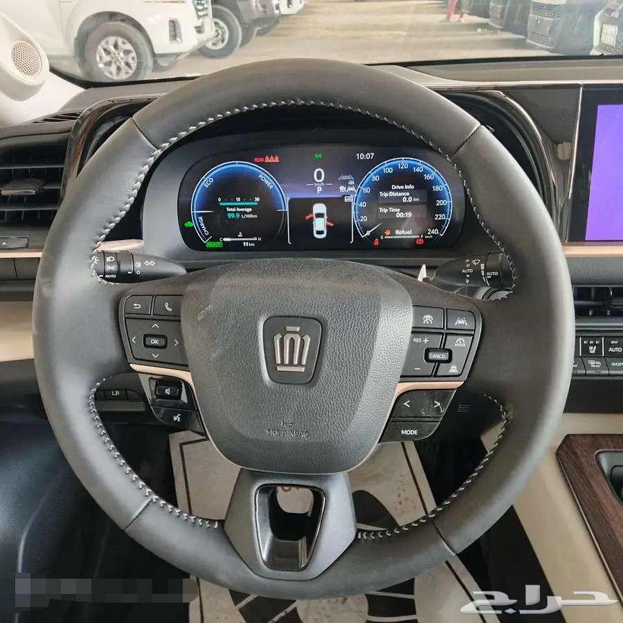 كراون بريميوم ابيض 202563618168793731111