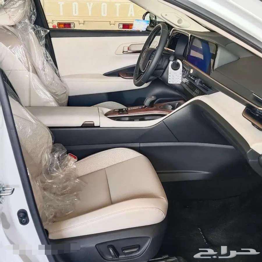 كراون بريميوم ابيض 202563618168793731114