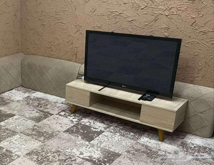 LG 42 TV with table64408077086721110