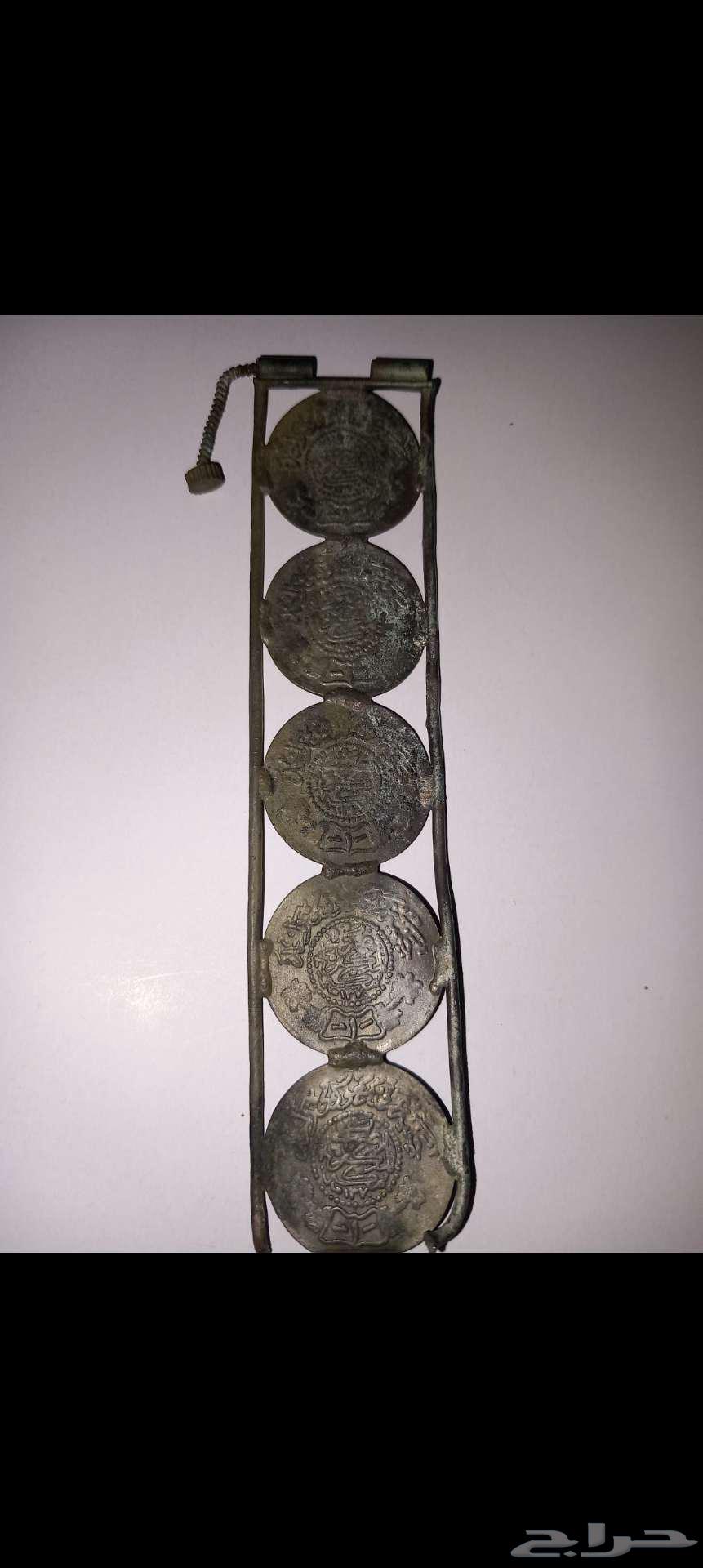 Ancient one-pound coin from 137064411848567809110