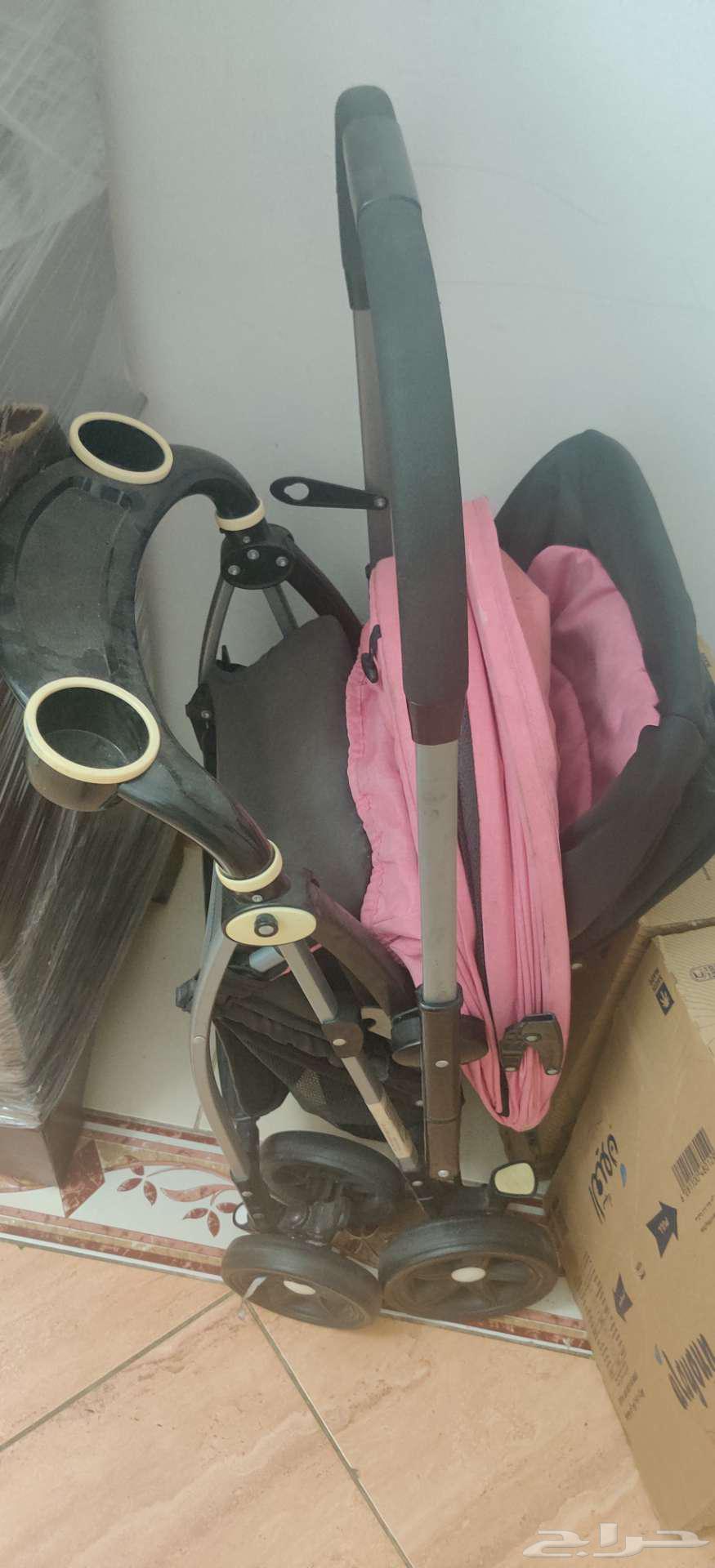 Stroller  sofa  ikea crib  chest of drawers64412615547778112