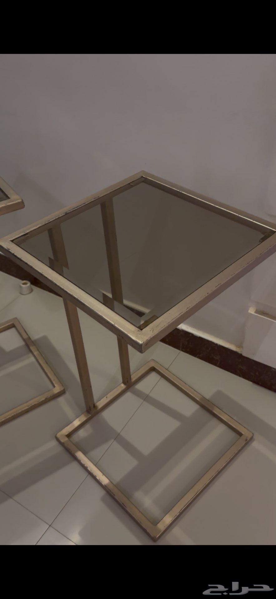 Four used service tables64407252343043110