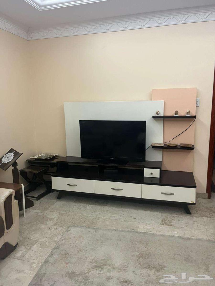 فرصة للبيع.. طقم كنب تركي شبه جديد من قماش مخمل وجلد فاخر64412278852226113