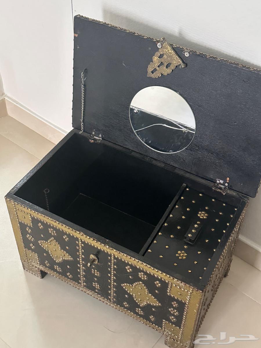 صندوق قديم للبيع64408202541058111