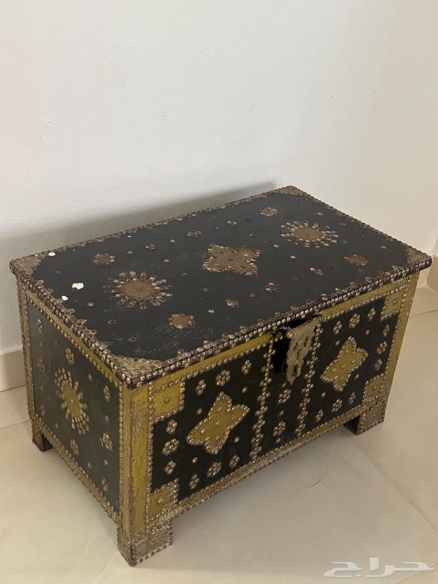 صندوق قديم للبيع64408202541058112