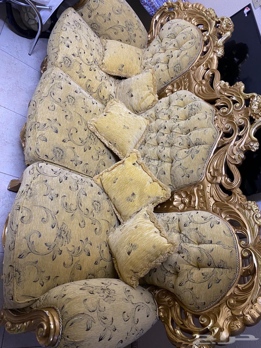 كنب مكون من ثلاث قطع صغيره وقطعه كبيره64410275522049111