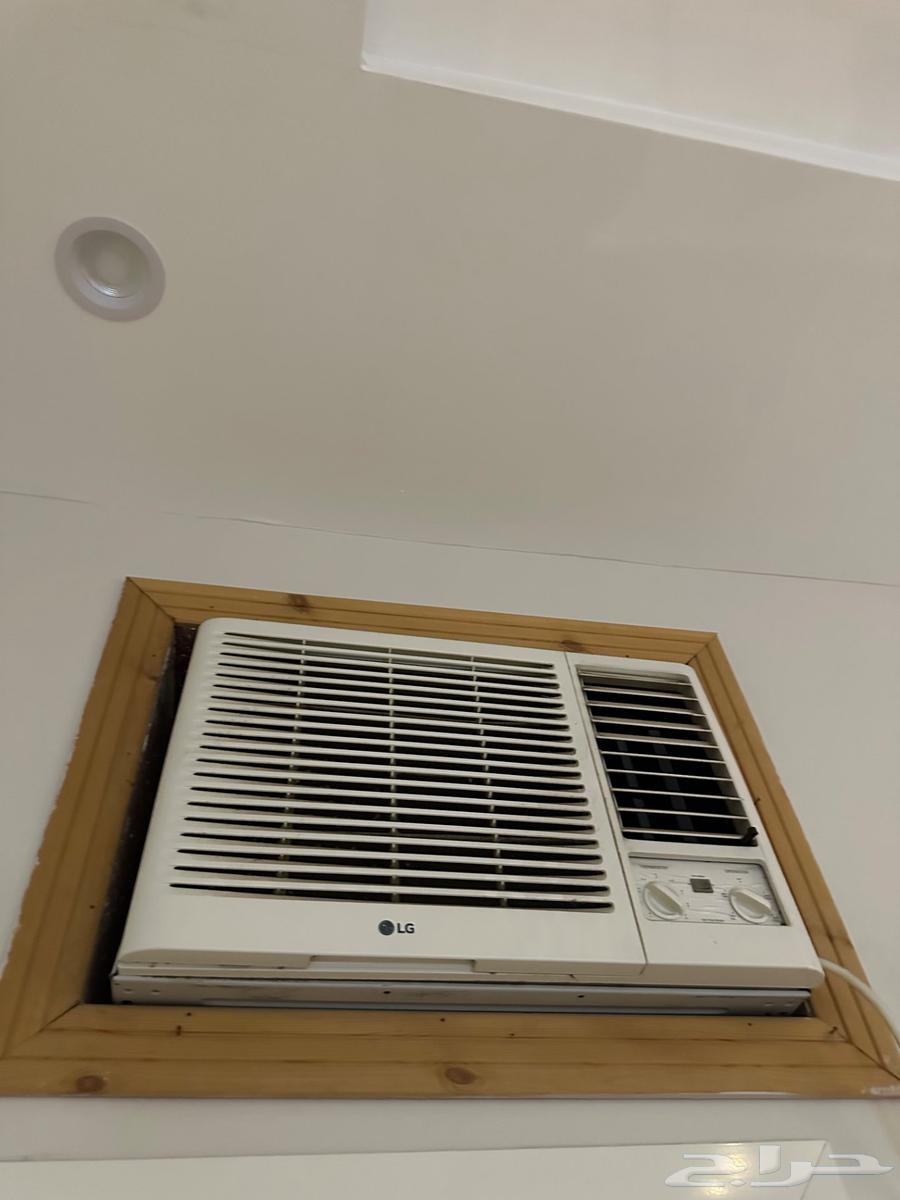 Two window air conditioners and one semi-new split air conditioner in Jeddah, Al-Buwadi64410623823874110