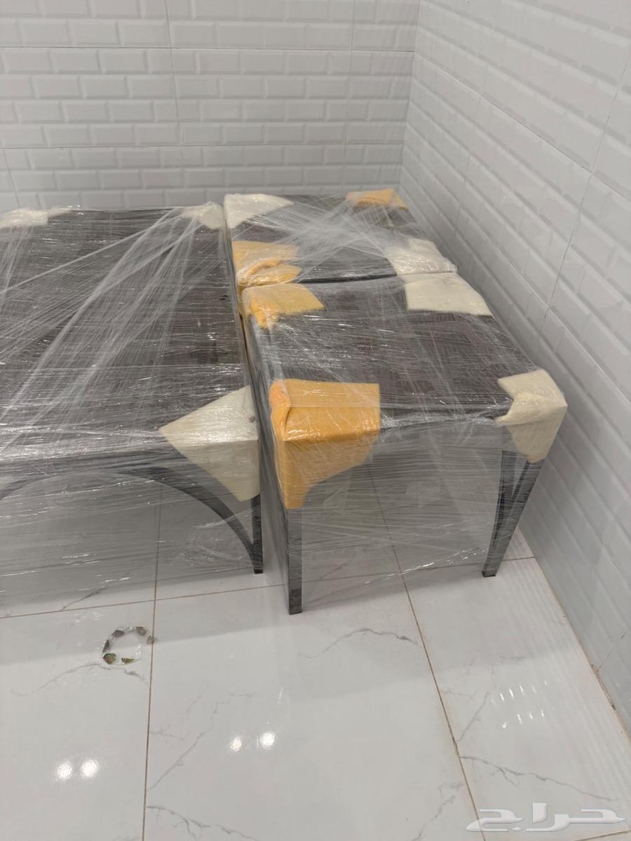 New table set with its original packaging64411379005827112