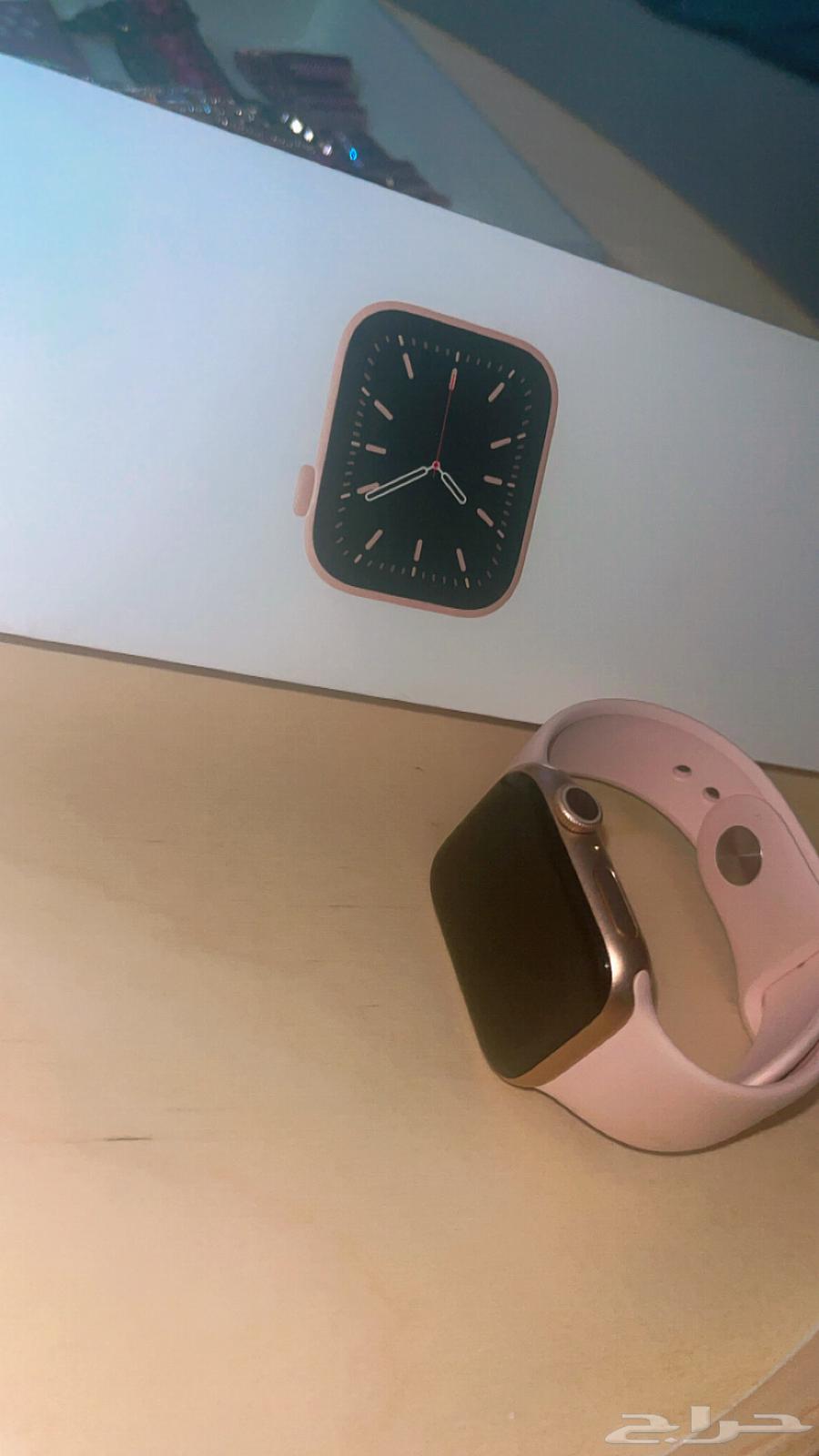 ساعة ابل الاصدار 6 شبه جديدة64406193591809111