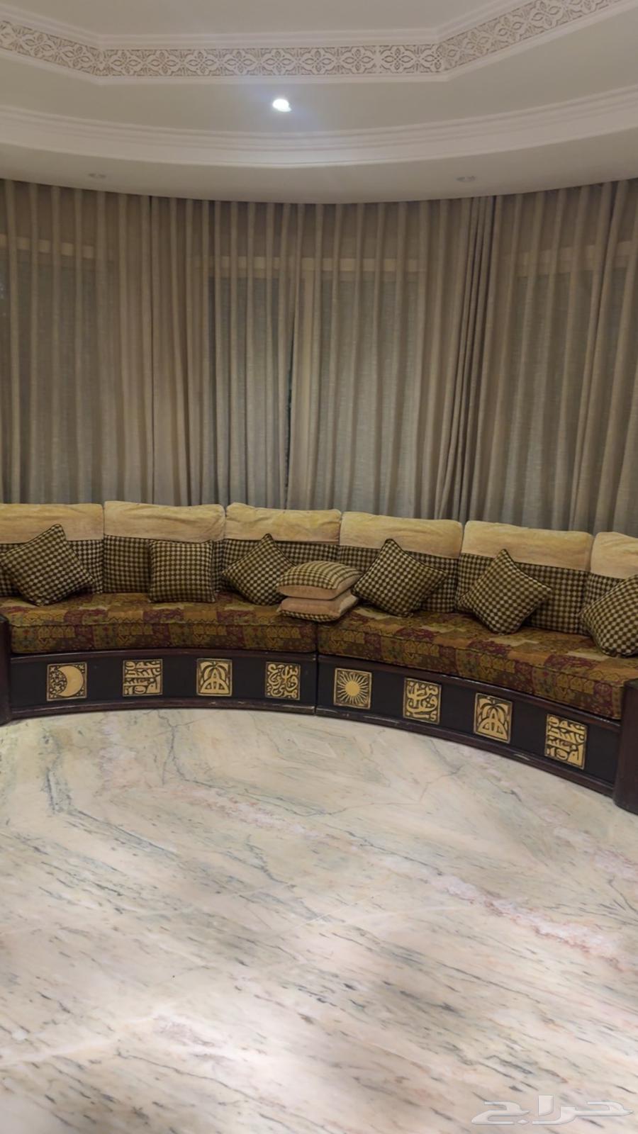 طقم كنب مع دولاب عبايات64409560798593112