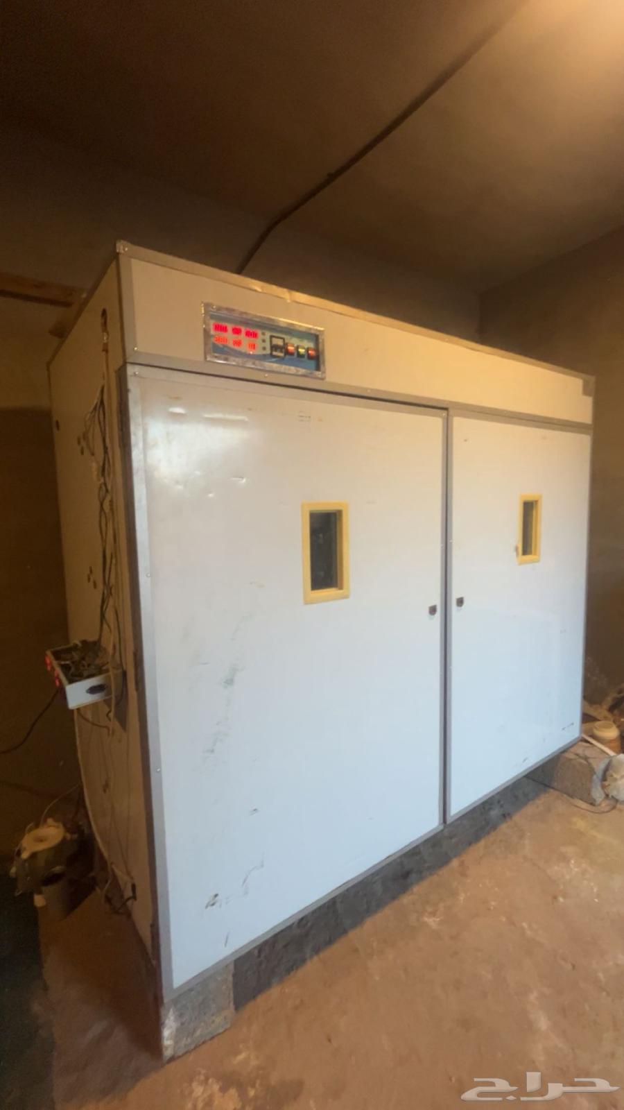 High-quality incubator, conditionally operational64410073851906111