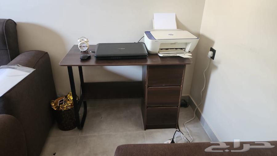 Selling 2 wardrobes and a desk for 100 SAR, and another desk for 100 SAR64407266365442110