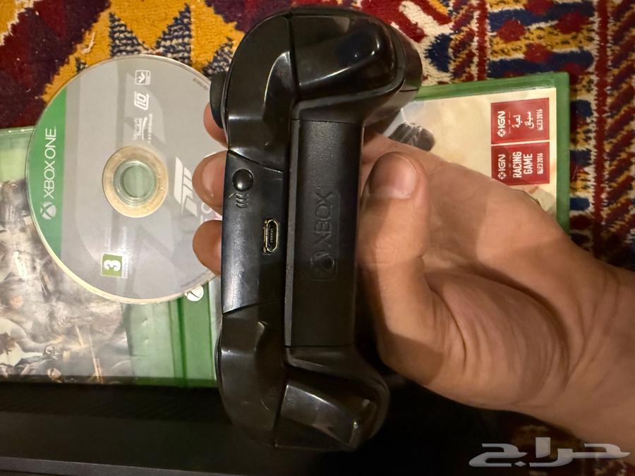 اكس بوكس ون Xbox one شرط نظيف جدا (غير مفكوك ومعاه ملحقات)64406220761857114