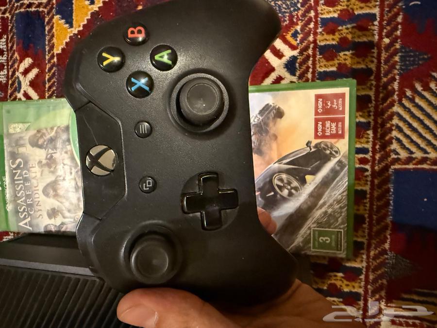 اكس بوكس ون Xbox one شرط نظيف جدا (غير مفكوك ومعاه ملحقات)64406220761857113