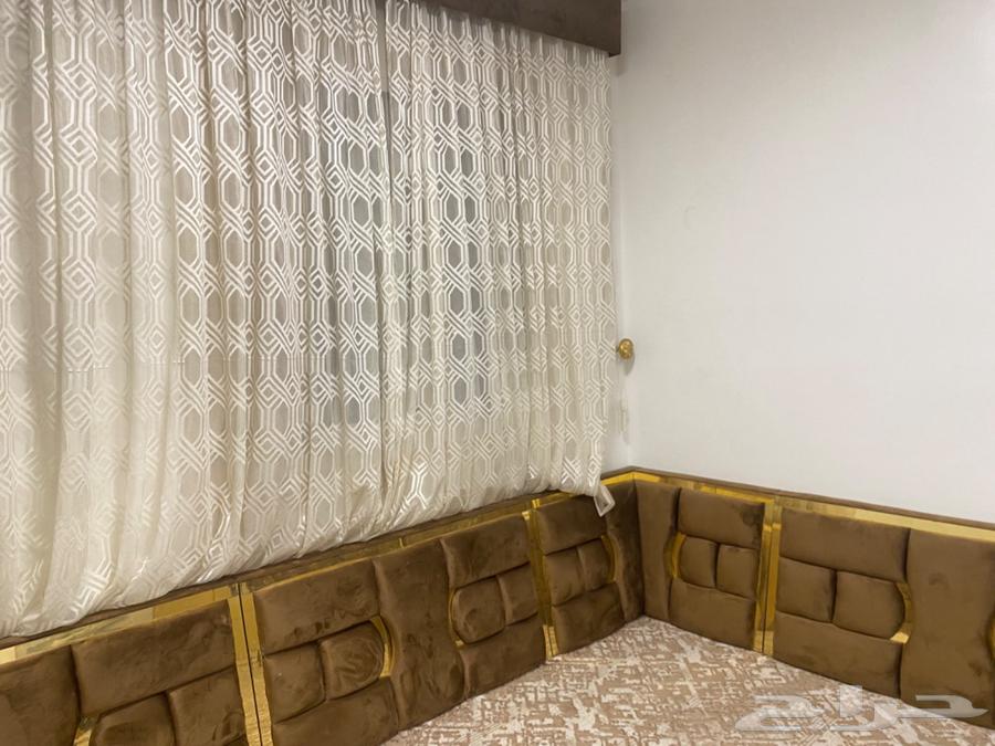 Cushions, supports, table, carpet, and curtain, all for 250064411634448129112