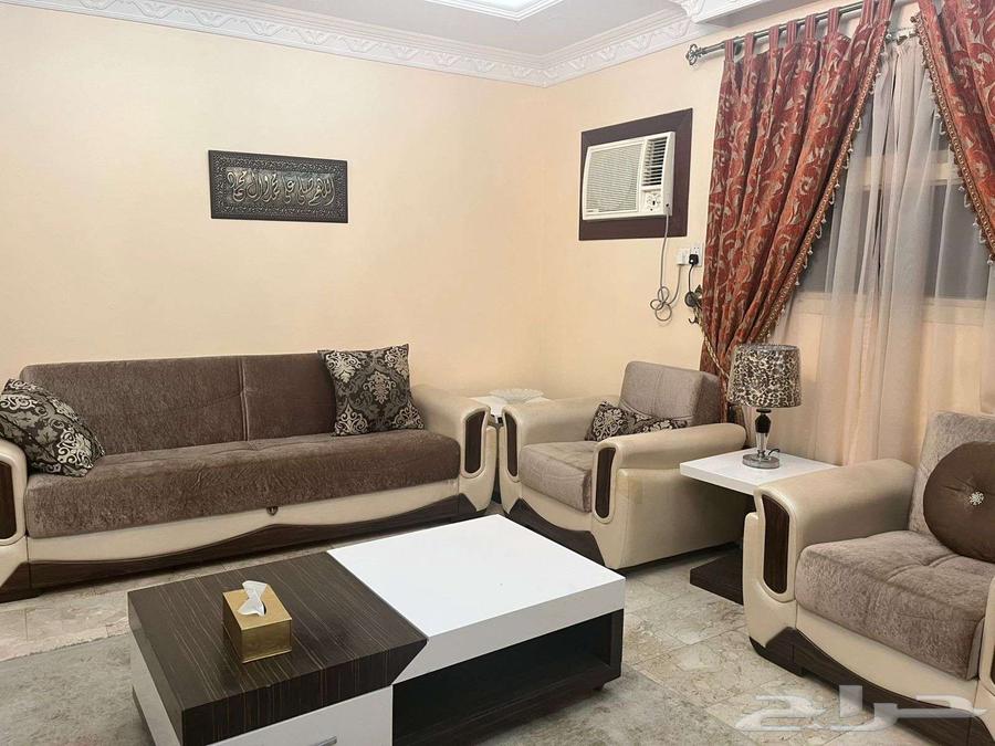 فرصة للبيع.. طقم كنب تركي شبه جديد من قماش مخمل وجلد فاخر64412278852226110