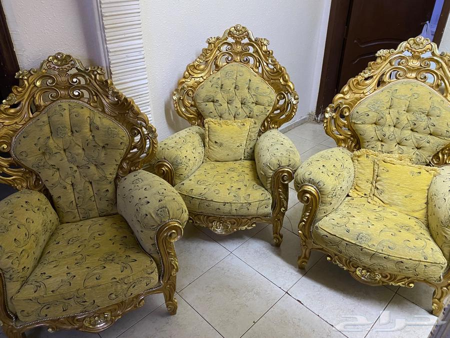 كنب مكون من ثلاث قطع صغيره وقطعه كبيره64410275522049110