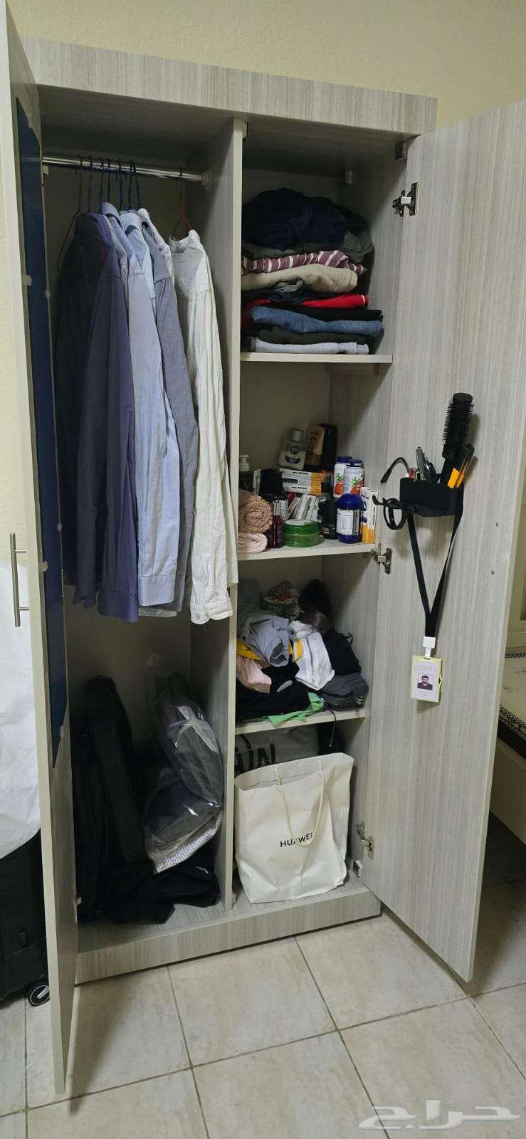خزانة ملابس شبه جديدة وسرير للبيع64416623834881111