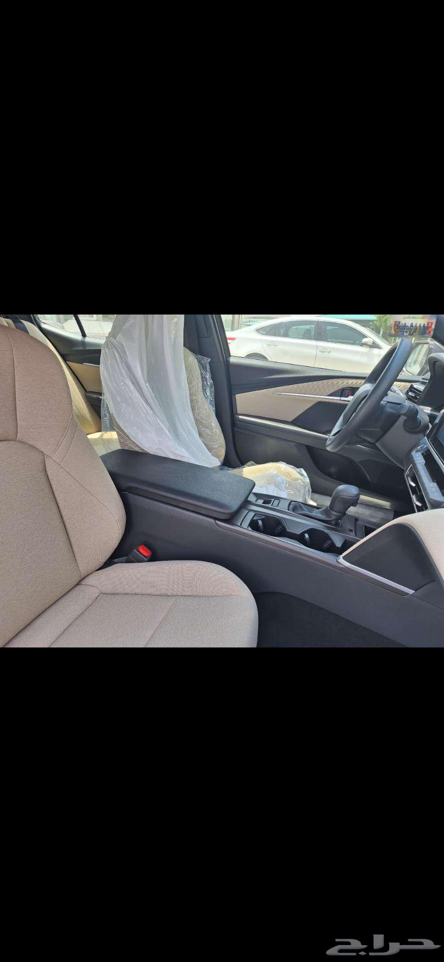 كامري ستاندر E بنزين اصفار 2025 صادر لوحات تيتانيوم بيج64577332260098113