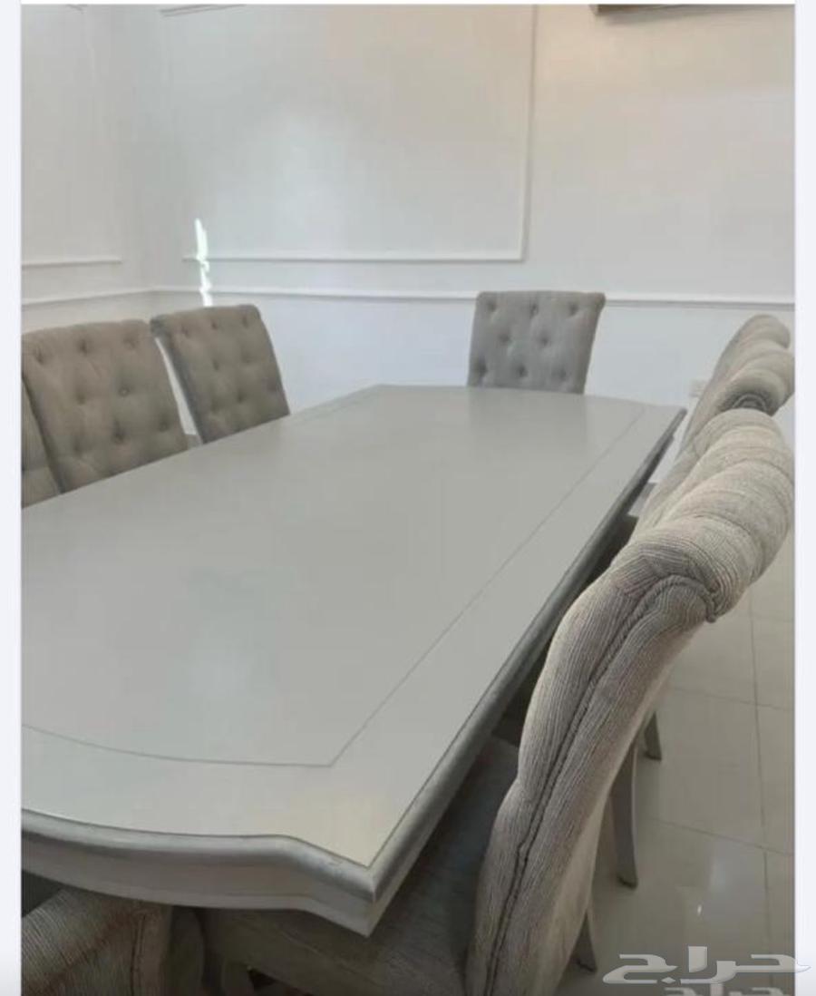 Dining table64419577980546112