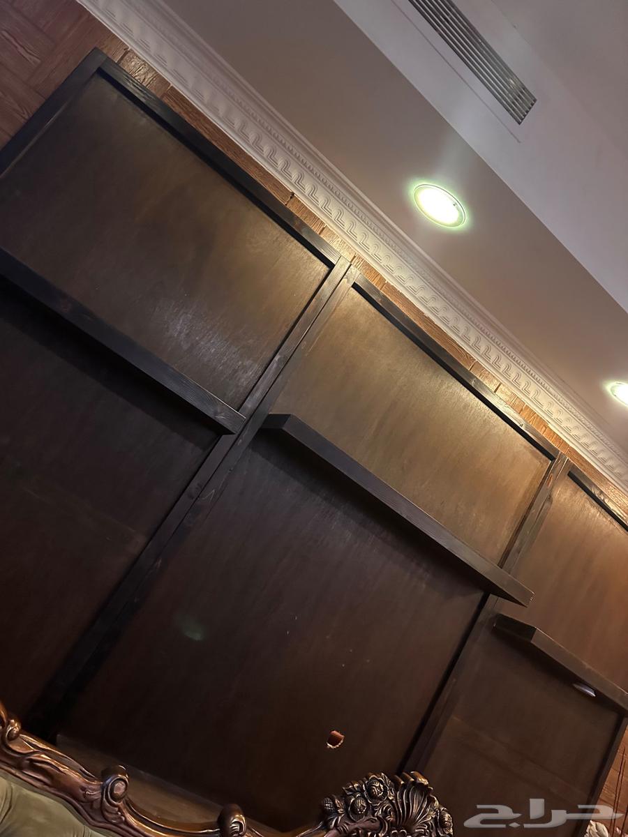 جدار خشب متين برفوف للبيع العاجل ساخفض السعر للجاد64413422945667112