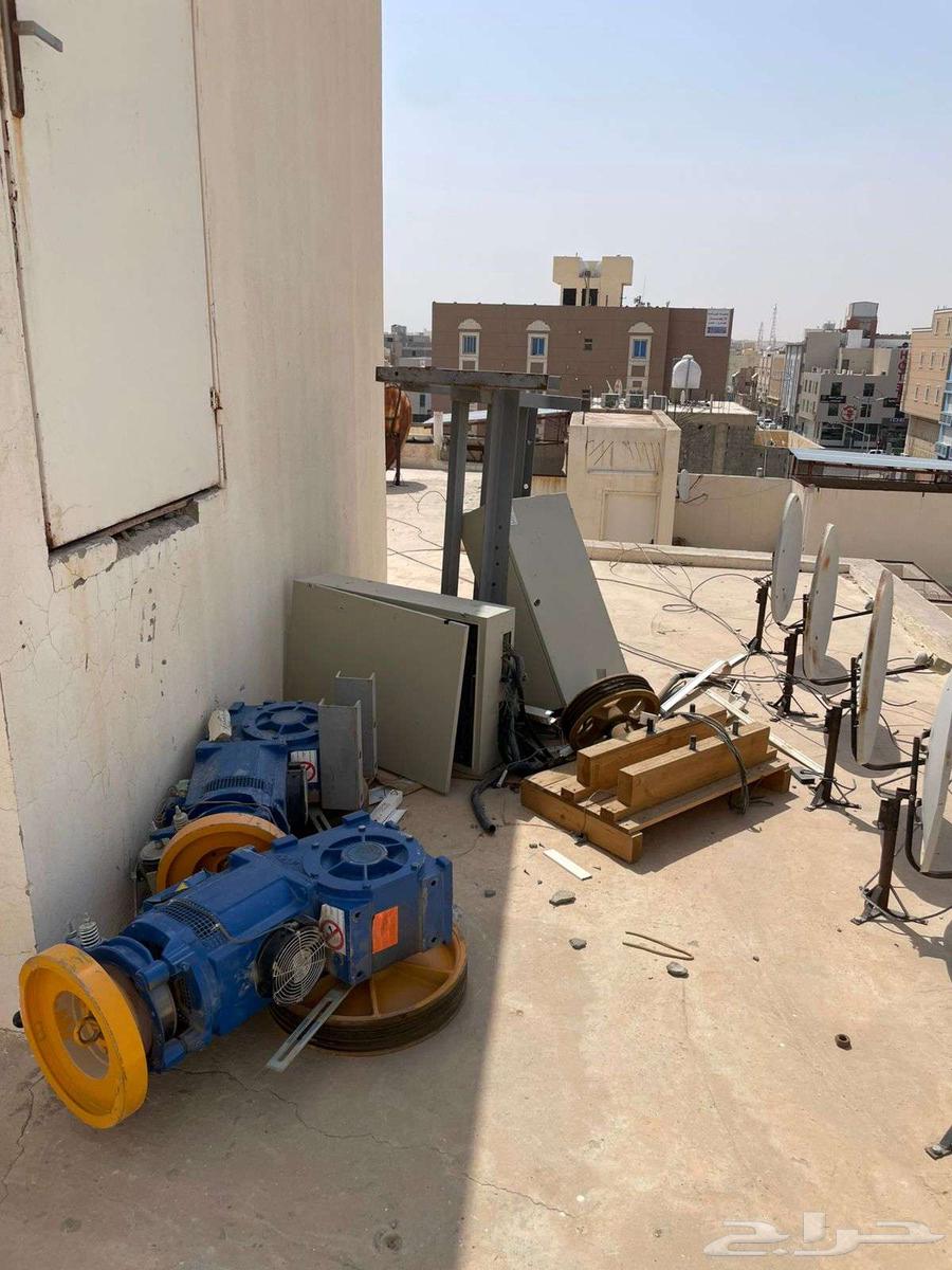 Old type elevator machine64413545784835111