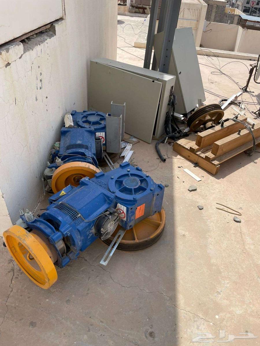 Old type elevator machine64413545784835110