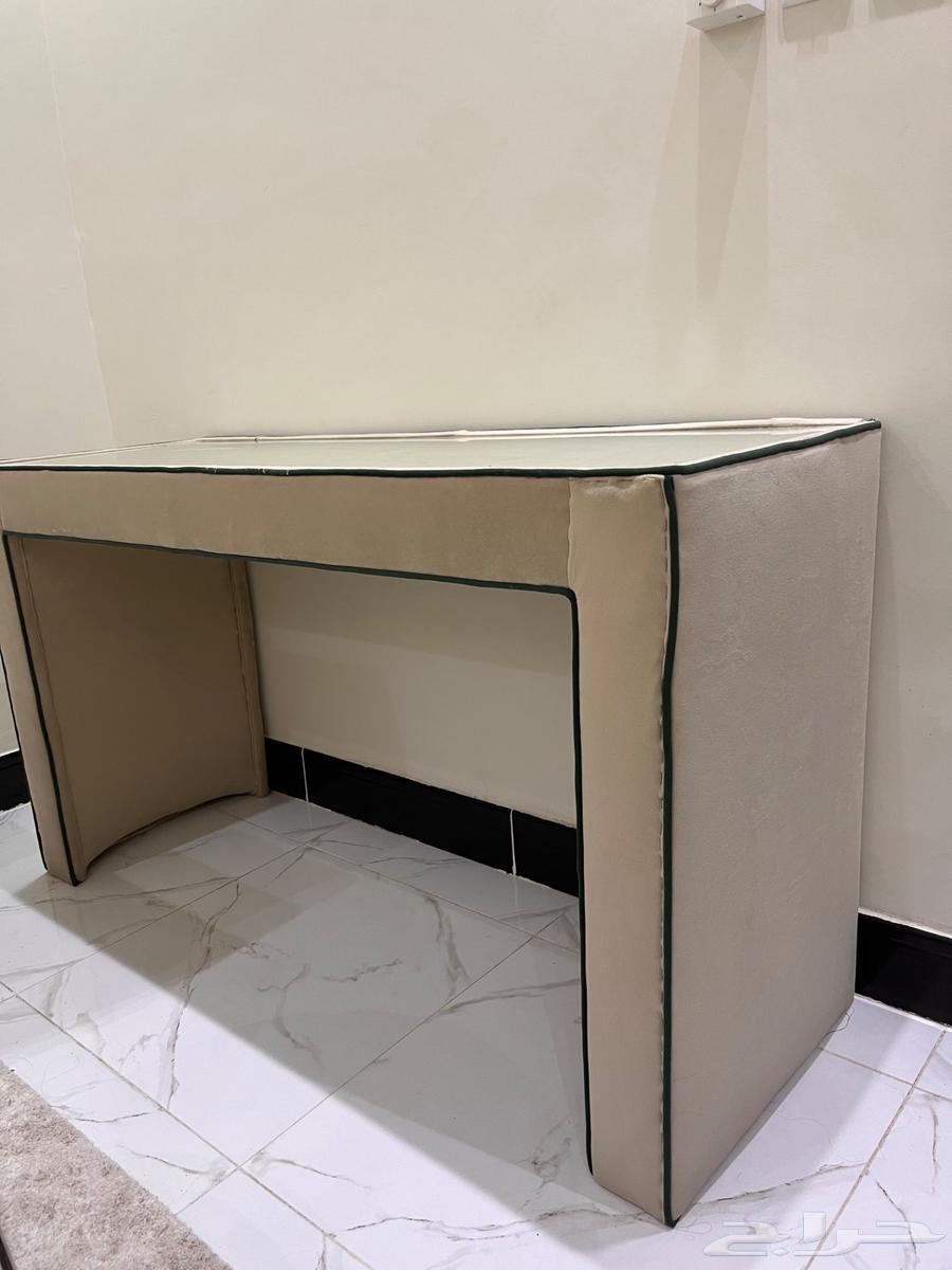 Reception table64419716466817110