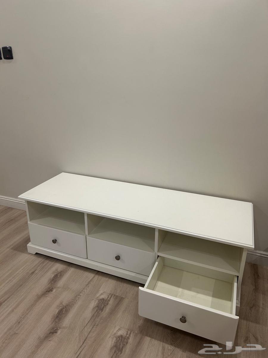 طاولة تلفزيون ايكيا64416677024001110