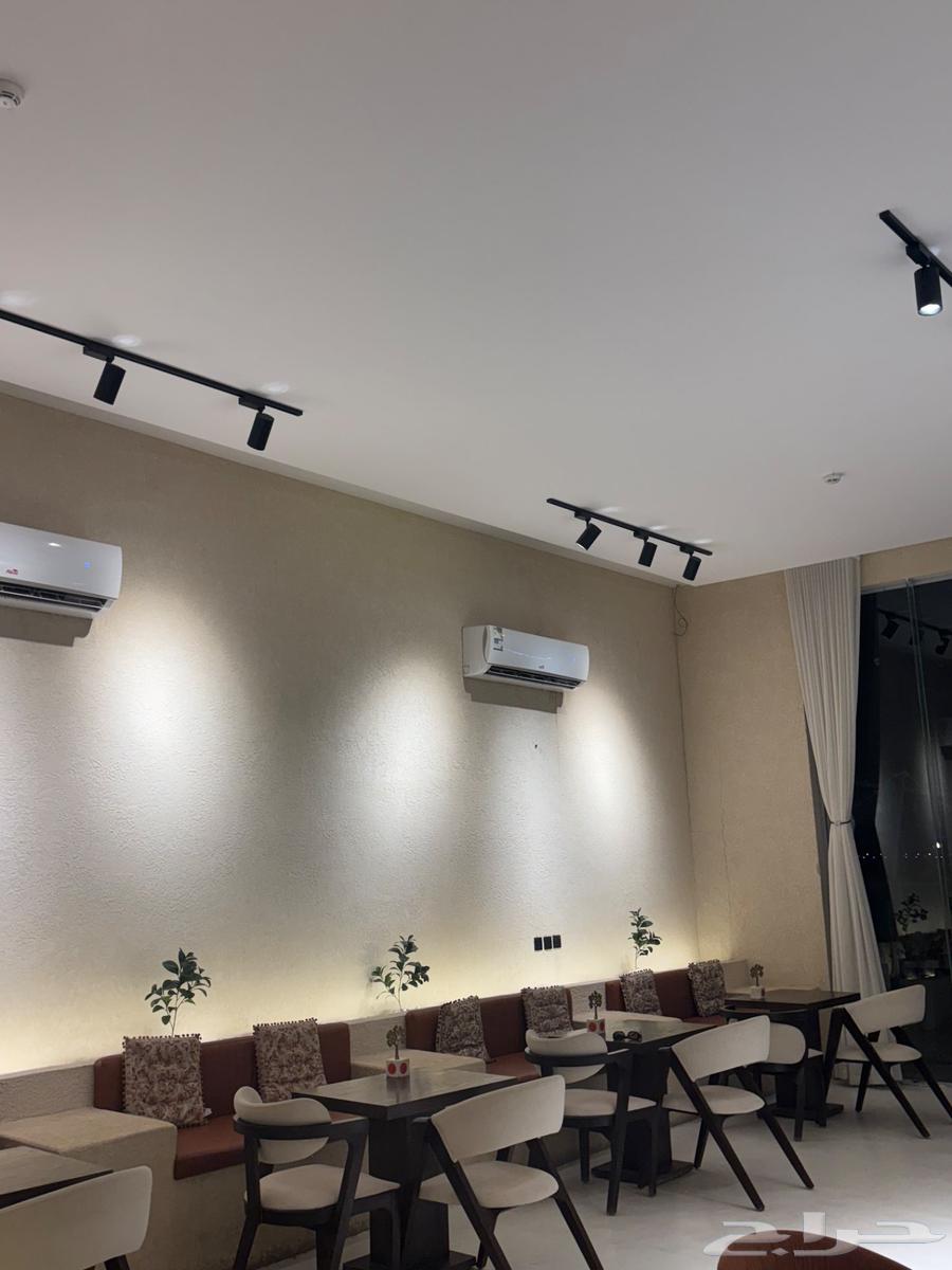 Complete set of items for sale, very clean, for café owners64417603846018113