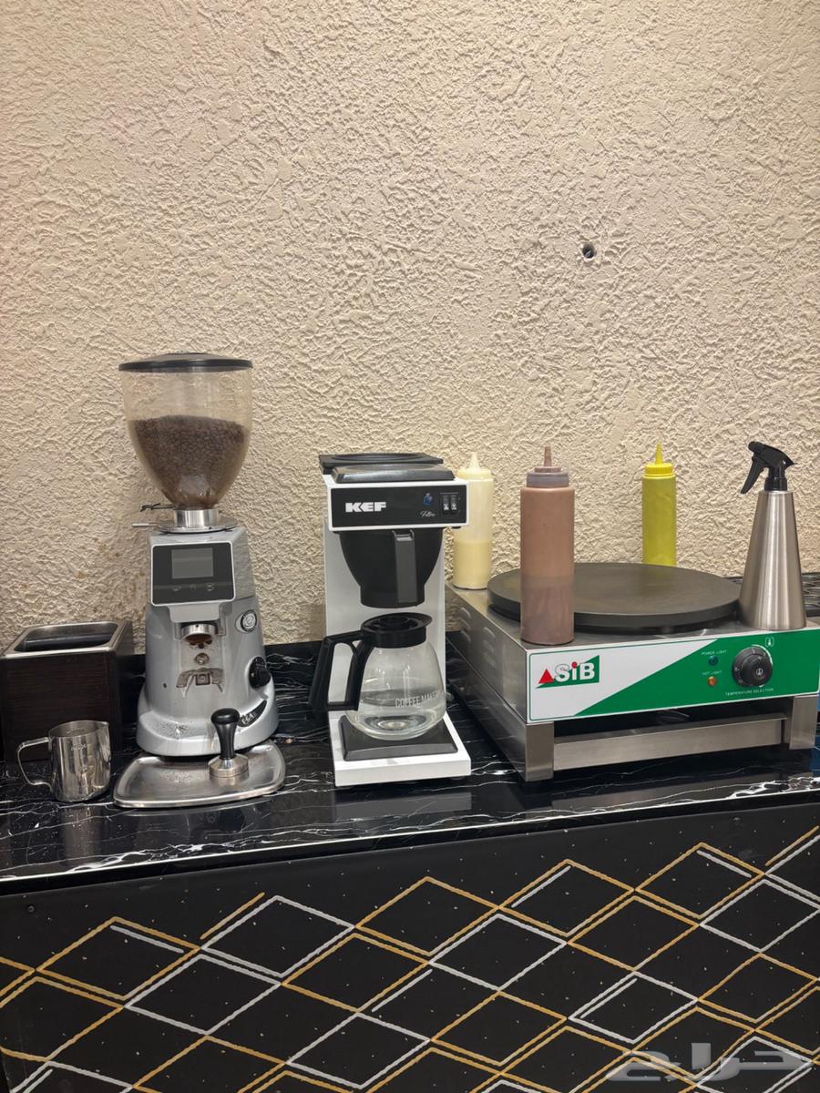 Complete set of items for sale, very clean, for café owners64417603846018110