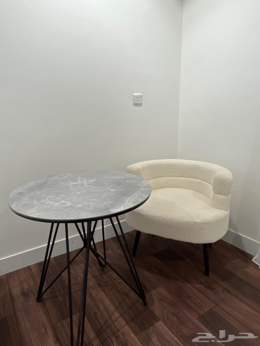 طاوله وكرسي استخداام نظيفف .64418730468611110