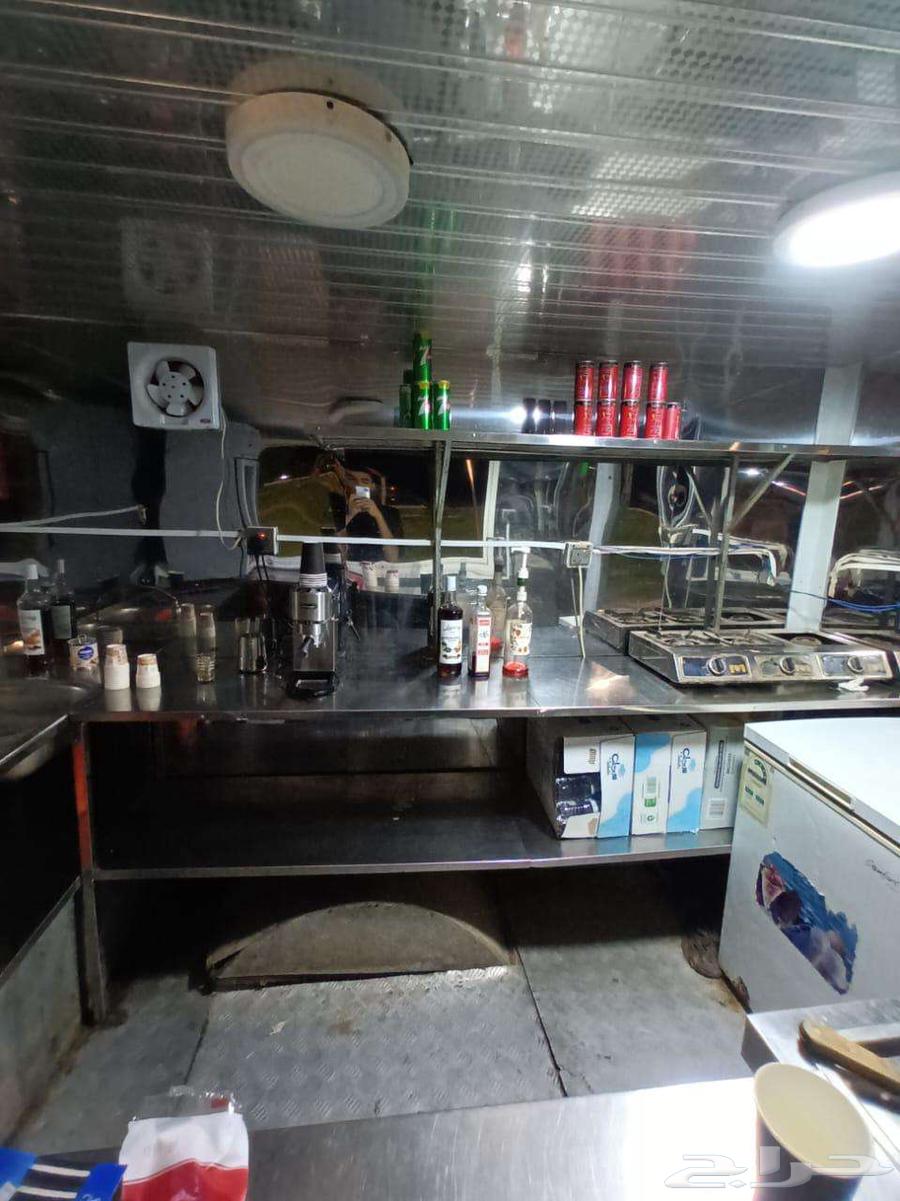 كرفانة متنقلة مجهزة لتقديم الطعام والمشروبات64413918248065114