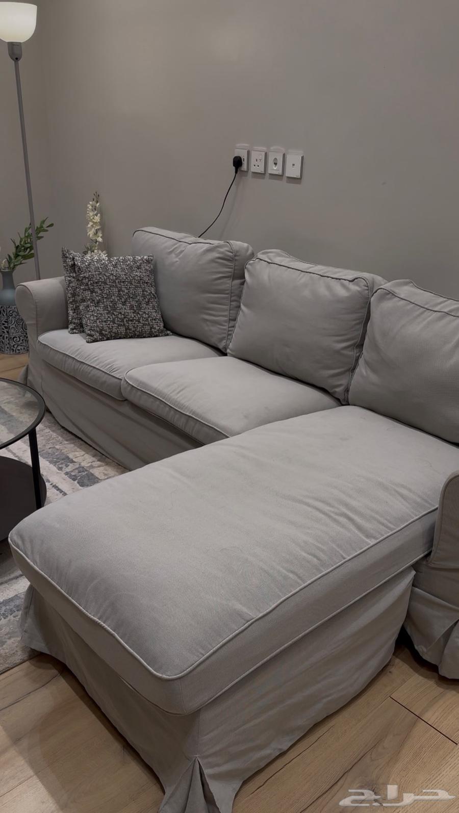 IKEA sofa and TV table and coffee table64419454030465110