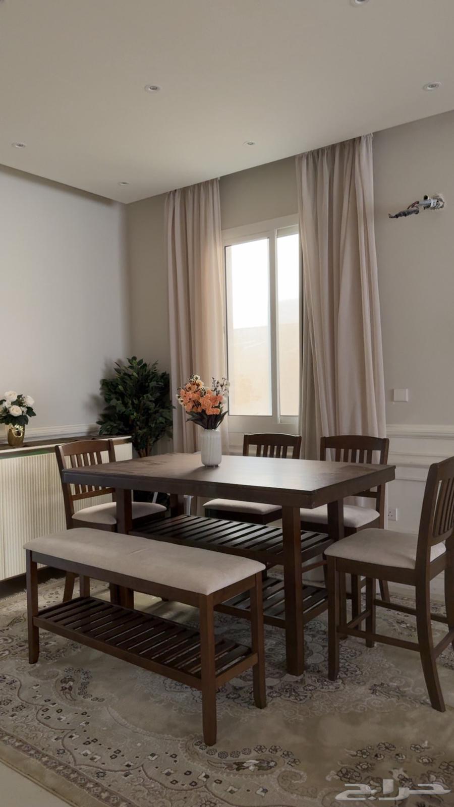 Dining table64414302931585111