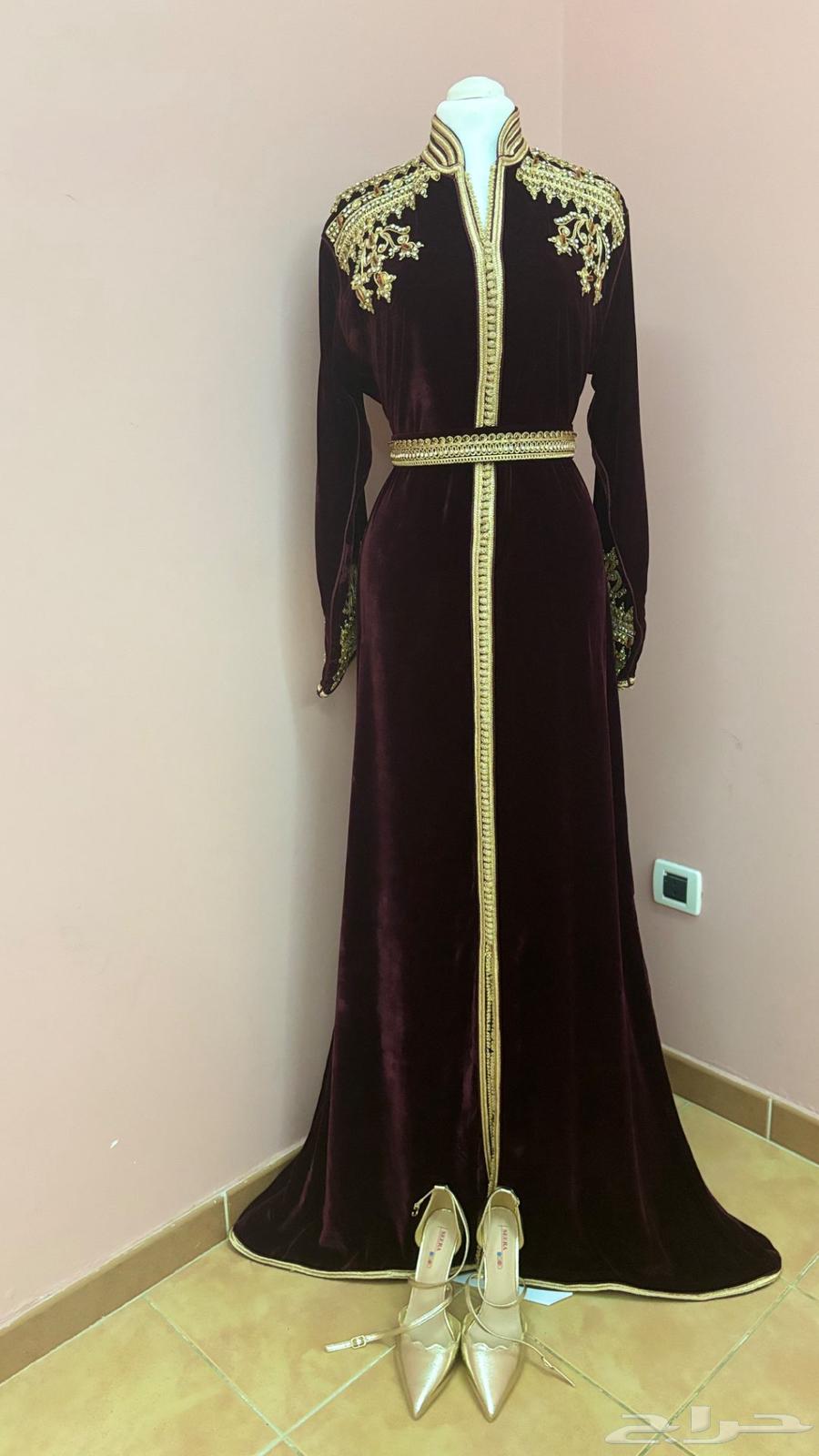 New Moroccan kaftan available in four colors: oud, green, and navy blue..64415881521667112