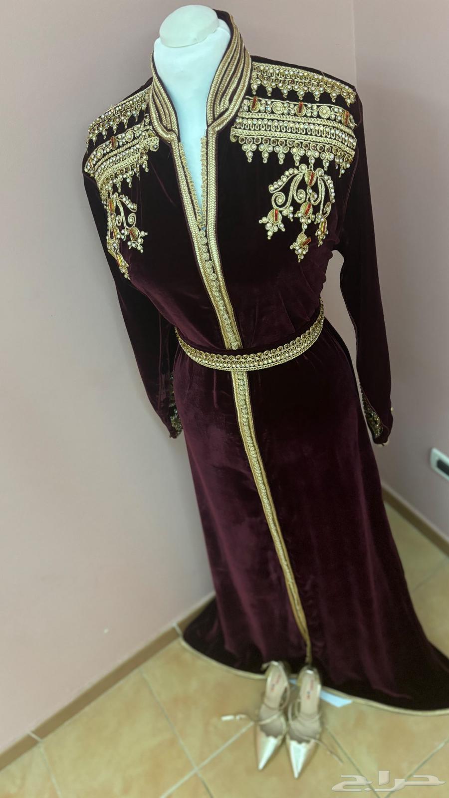 New Moroccan kaftan available in four colors: oud, green, and navy blue..64415881521667110