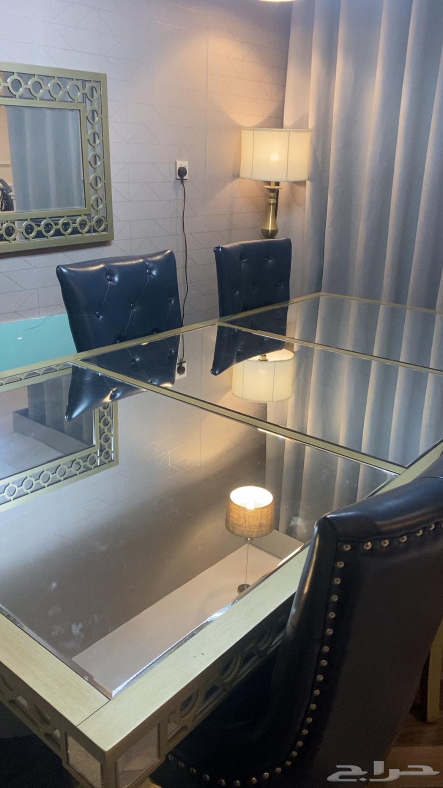 طاولة طعام مع ثمان كراسي وبوفيه من قصر السرايا64417075507201110