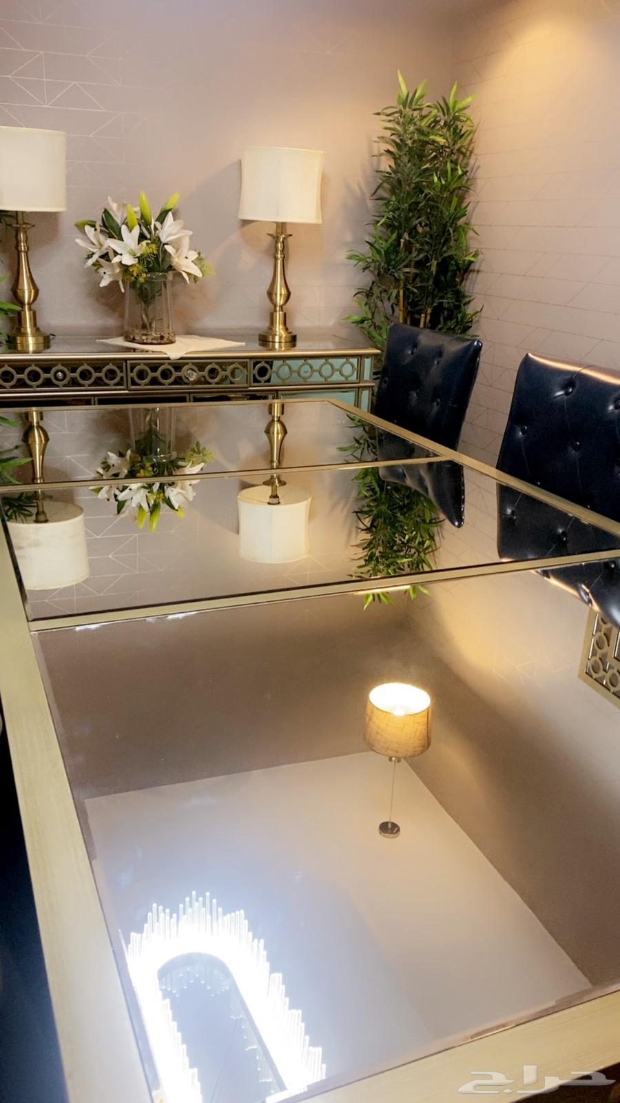 طاولة طعام مع ثمان كراسي وبوفيه من قصر السرايا64417075507201111