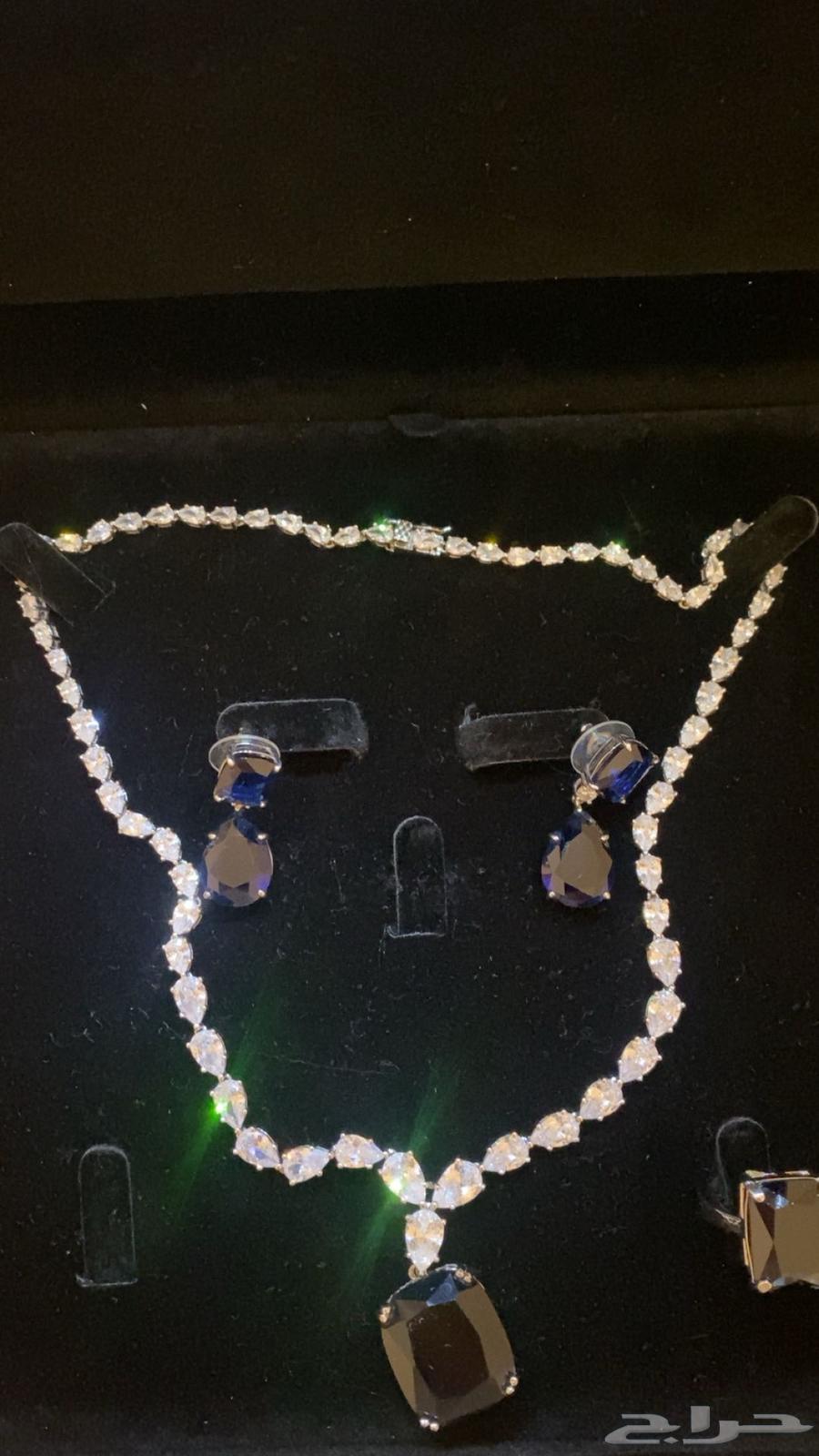 طقم فخم كامل زينكون رهيب في الرياض بسعر 400 ريال سعودي64417413361282110