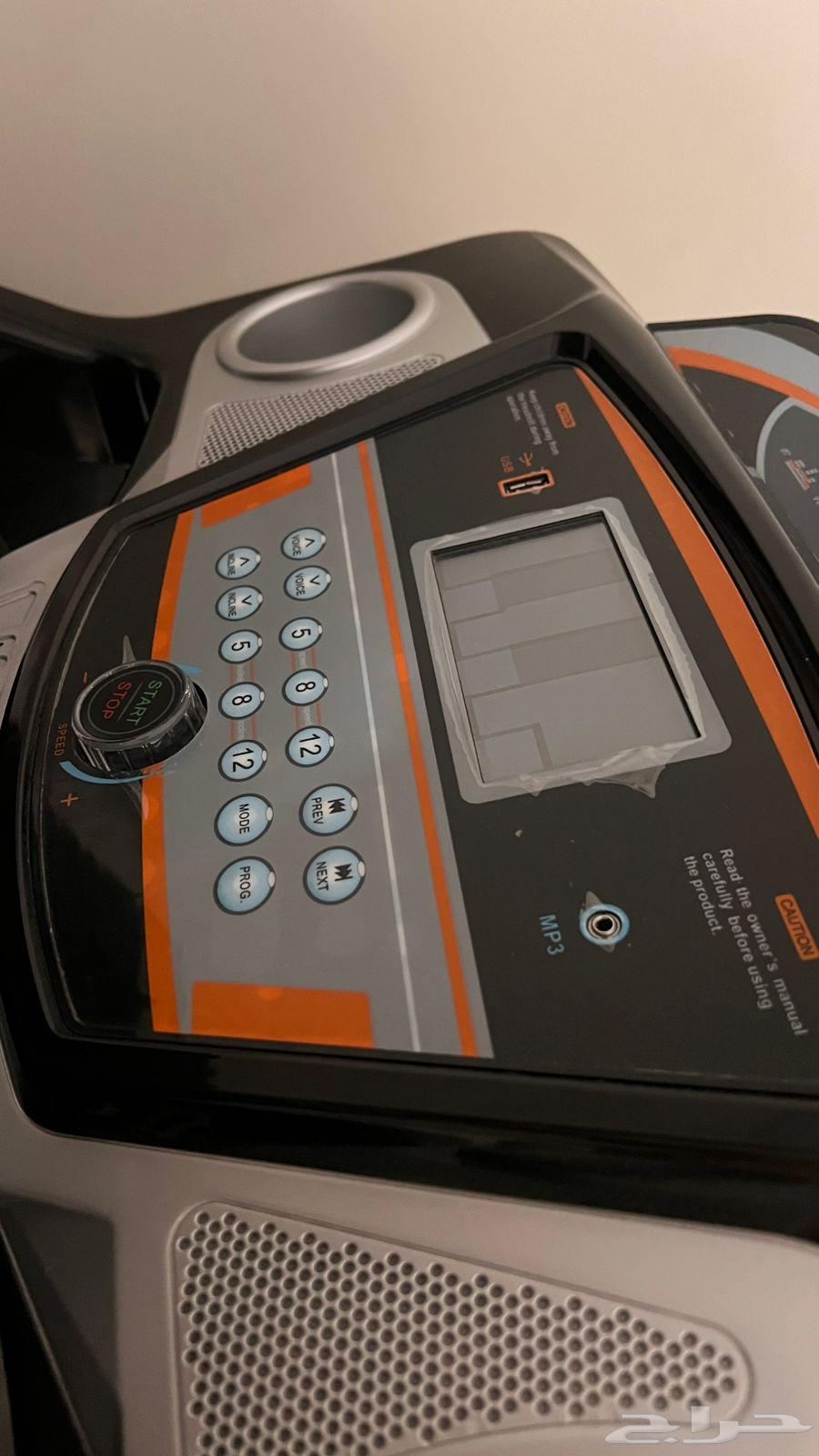 Clean fitness treadmill, very light use64418811017089111