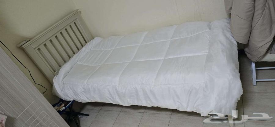 خزانة ملابس شبه جديدة وسرير للبيع64416623834881113