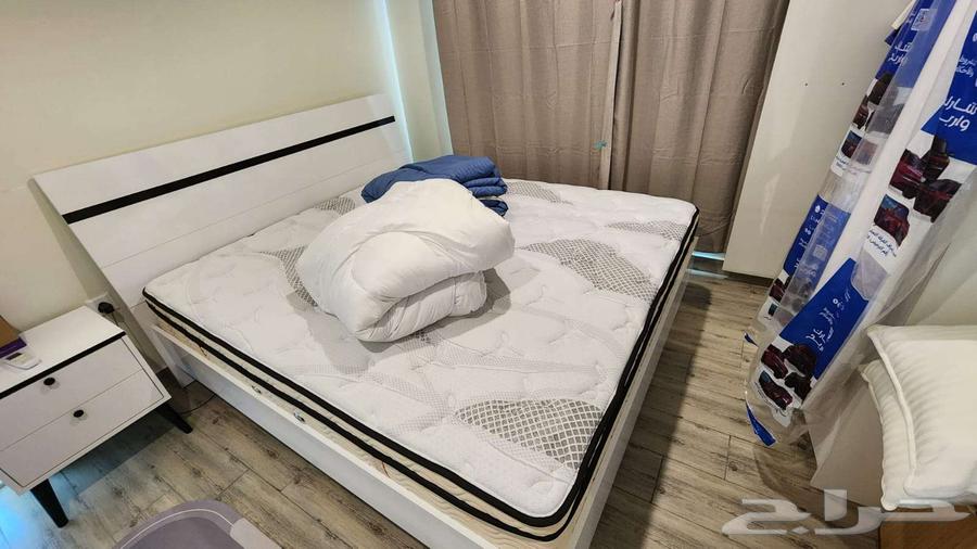 مرتبة 180 × 200، بحالة جديدة تقريبًا.64412963314435110