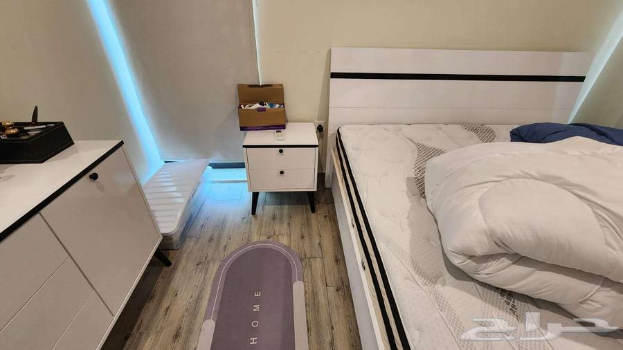 مرتبة 180 × 200، بحالة جديدة تقريبًا.64412963314435111